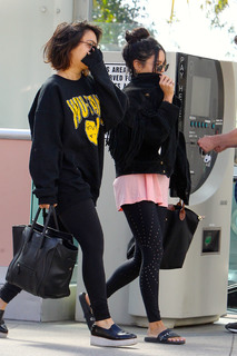Vanessa Hudgens feet photo thumbnail
