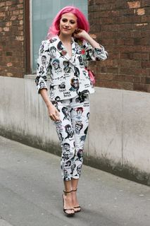 Pixie Lott feet photo thumbnail