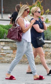 Katie Price feet photo thumbnail