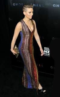 Scarlett Johansson feet photo thumbnail