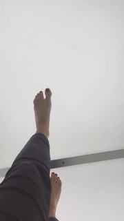Emily Osment feet photo thumbnail