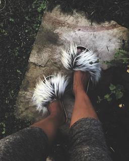 Halle Berry feet photo thumbnail