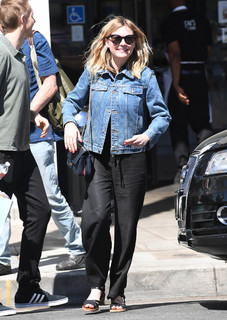 Kirsten Dunst feet photo thumbnail