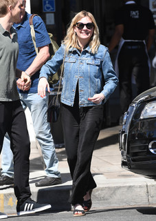 Kirsten Dunst feet photo thumbnail