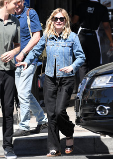 Kirsten Dunst feet photo thumbnail
