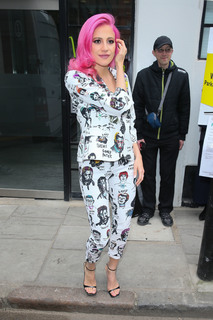 Pixie Lott feet photo thumbnail