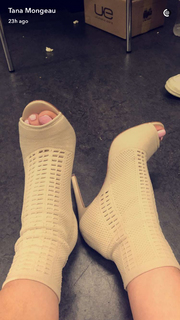 Tana Mongeau feet photo thumbnail
