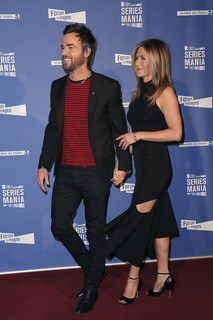 Jennifer Aniston feet photo thumbnail