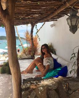 Camila Queiroz feet photo thumbnail