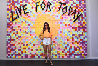 Victoria Justice feet photo thumbnail