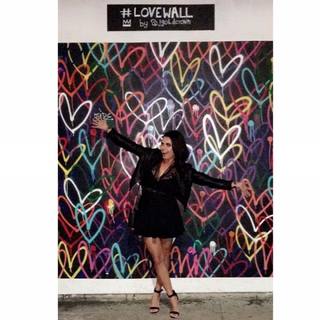 Joy Taylor feet photo thumbnail