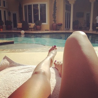 Joy Taylor feet photo thumbnail