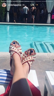 Victoria Justice feet photo thumbnail