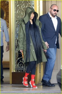Nicki Minaj feet photo thumbnail