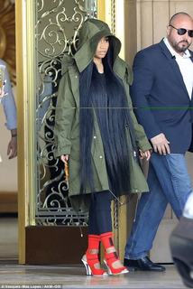 Nicki Minaj feet photo thumbnail