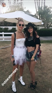 Victoria Justice feet photo thumbnail