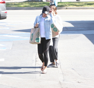 Lea Michele feet photo thumbnail