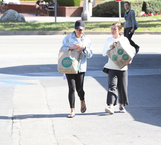 Lea Michele feet photo thumbnail