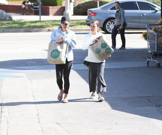 Lea Michele feet photo thumbnail