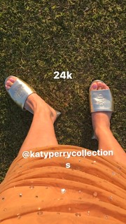 Katy Perry feet photo thumbnail