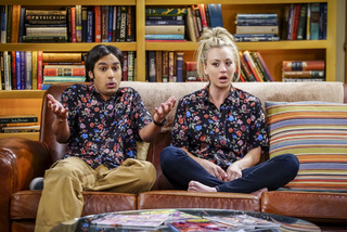 Kaley Cuoco feet photo thumbnail