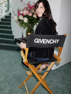 Liv Tyler feet photo thumbnail