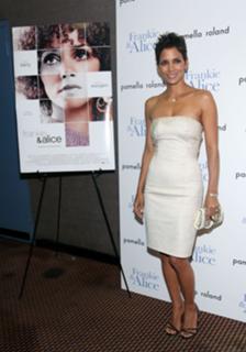 Halle Berry feet photo thumbnail
