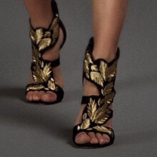Juliana Salimeni feet photo thumbnail