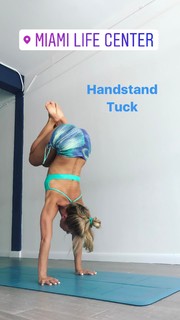 Kino MacGregor feet photo thumbnail