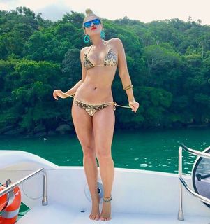 Lívia Andrade feet photo thumbnail