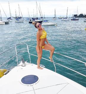 Lívia Andrade feet photo thumbnail
