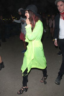 Victoria Justice feet photo thumbnail