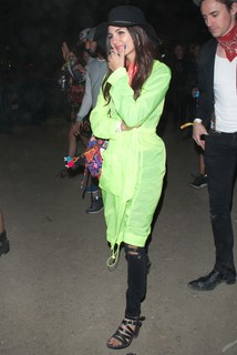 Victoria Justice feet photo thumbnail