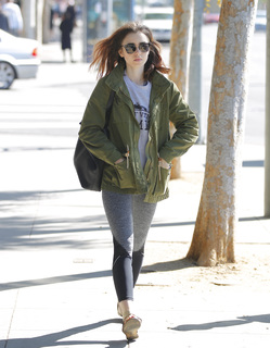 Lily Collins feet photo thumbnail