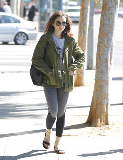 Lily Collins feet photo thumbnail