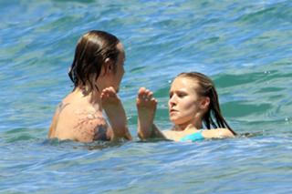 Kristen Bell feet photo thumbnail
