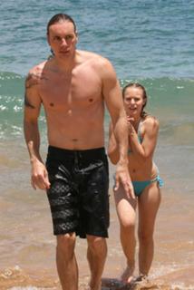 Kristen Bell feet photo thumbnail