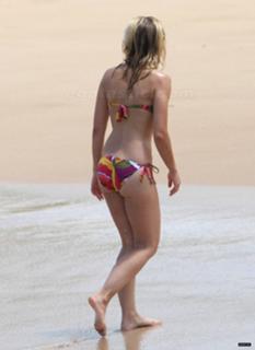 Kristen Bell feet photo thumbnail
