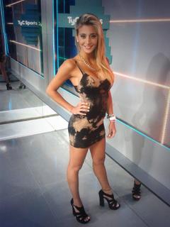 Sol Pérez feet photo thumbnail