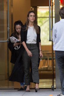 Jessica Alba feet photo thumbnail
