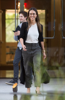 Jessica Alba feet photo thumbnail