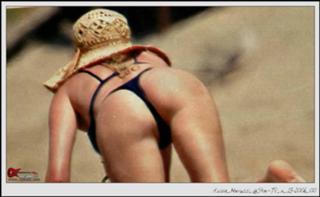 Alessia Marcuzzi feet photo thumbnail