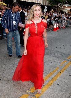 Scarlett Johansson feet photo thumbnail