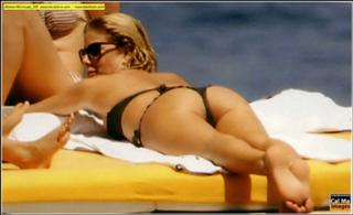 Alessia Marcuzzi feet photo thumbnail