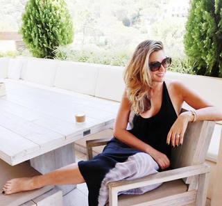 Daisy Fuentes feet photo thumbnail
