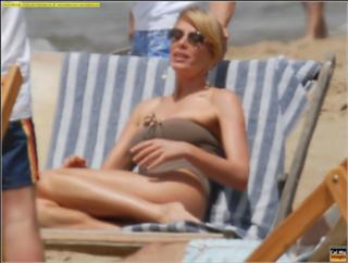 Alessia Marcuzzi feet photo thumbnail