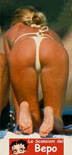 Alessia Marcuzzi feet photo thumbnail