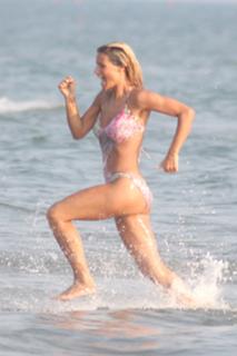 Michelle Hunziker feet photo thumbnail
