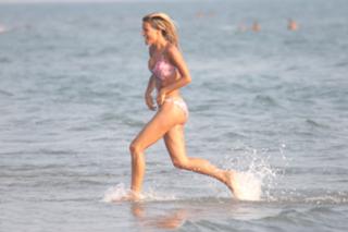 Michelle Hunziker feet photo thumbnail