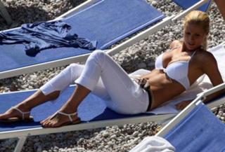 Michelle Hunziker feet photo thumbnail